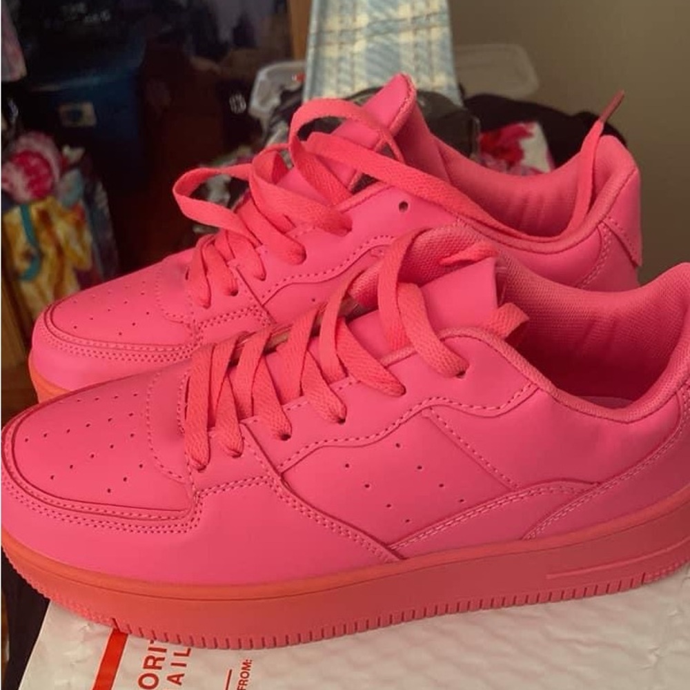 Size 8 pink sneakers